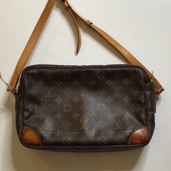 Louis Vuitton - Picture 3 of 8